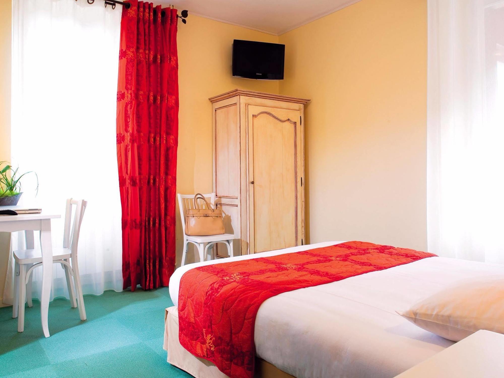 Logis Hotel Restaurant Les Cedres Joyeuse Dış mekan fotoğraf